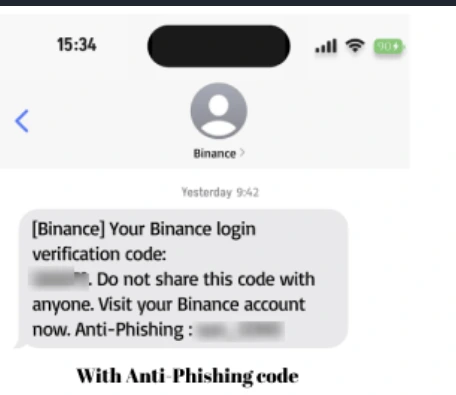 Binance-тен келген SMS үлгісі: кіру растау коды жабылған, хабарлама соңында «Anti-Phishing :» жолы тұр, төменде «With Anti-Phishing code» деген түсініктеме