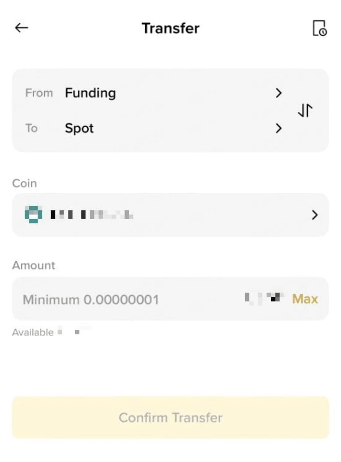 Binance-ის აპის Transfer ეკრანი: From ველში Funding, To ველში Spot, ქვემოთ Coin და Amount ველები და ყვითელი Confirm Transfer ღილაკი
